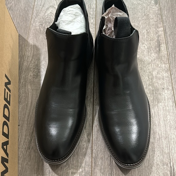New in box black Steve Madden Chelsea boots 8 - Picture 3 of 6